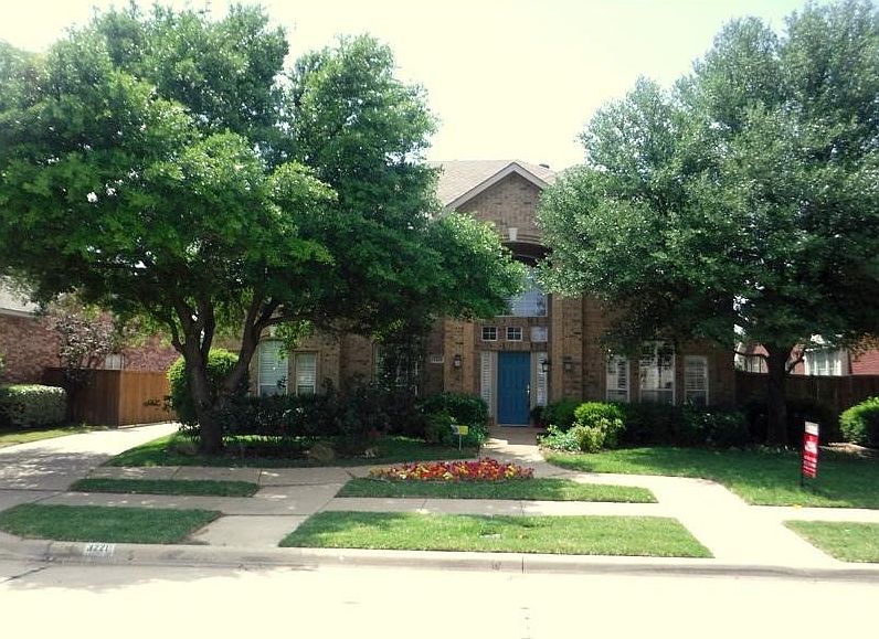1st image of 3221 York Dr