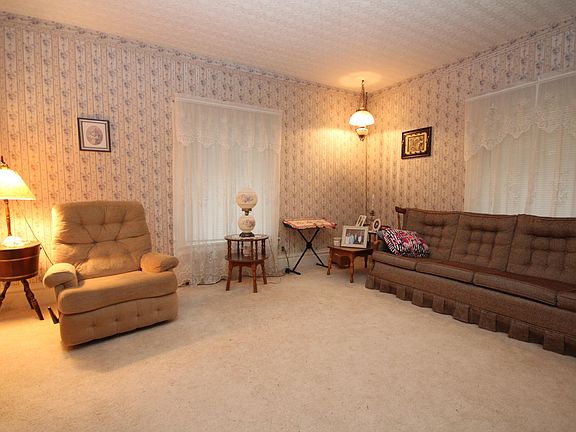 3rd image of 225 W Park St