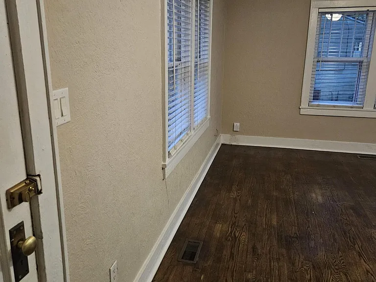 619 S Kentwood Ave — Photo 16