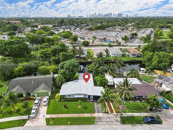 4th image of 2040 NW 10th Ave