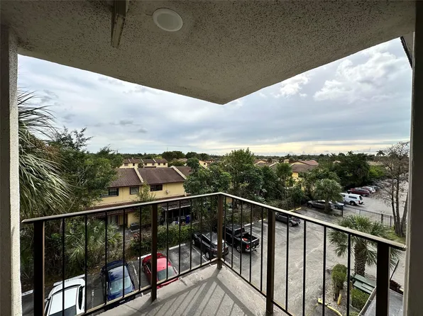 4851 NW 26th Court #436, Lauderdale Lakes, FL 33313