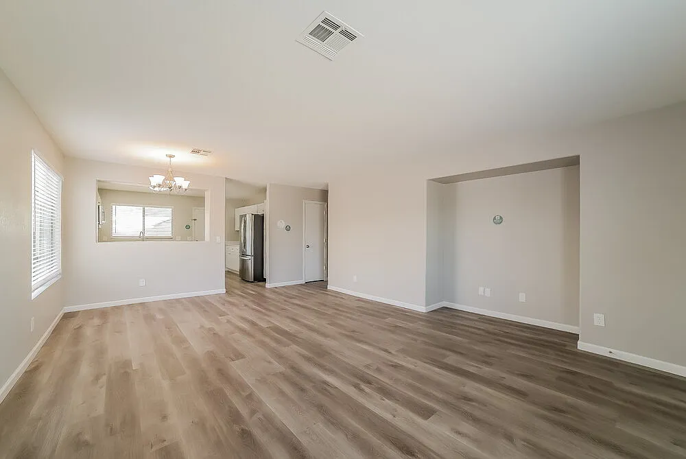 3 bed, 2.0 bath, 1199 sqft, $1,905 — Photo 3