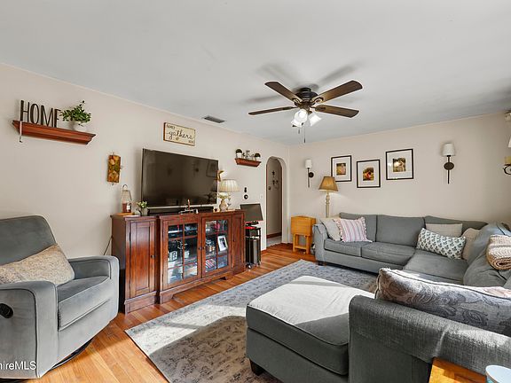 3rd image of 60 Willow St