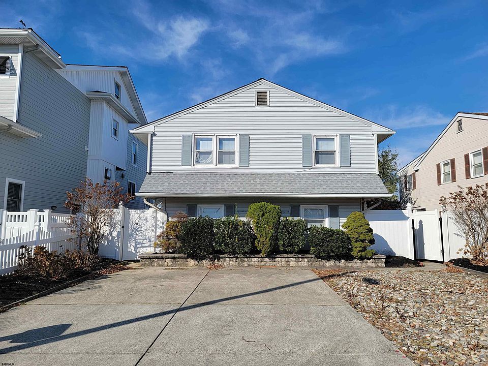 1st image of 20 Barbados Ln