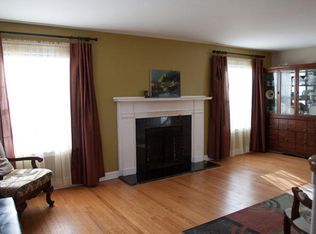 729 E Chateau Pl, Whitefish Bay, WI 53217