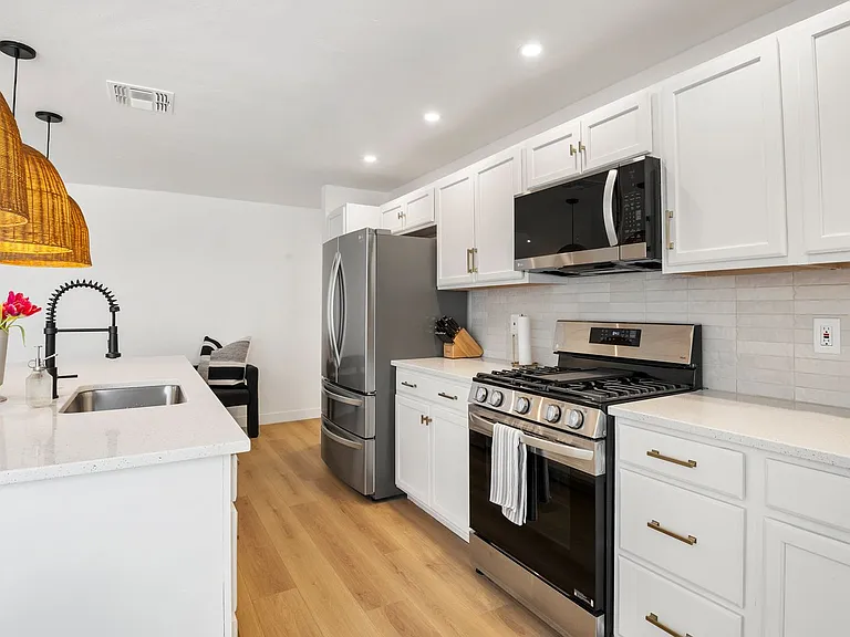 3530 E Hampton St — Photo 2