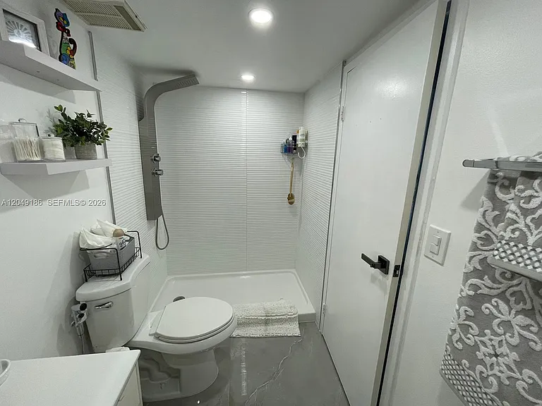 7601 E Treasure Dr #1017 — Photo 11
