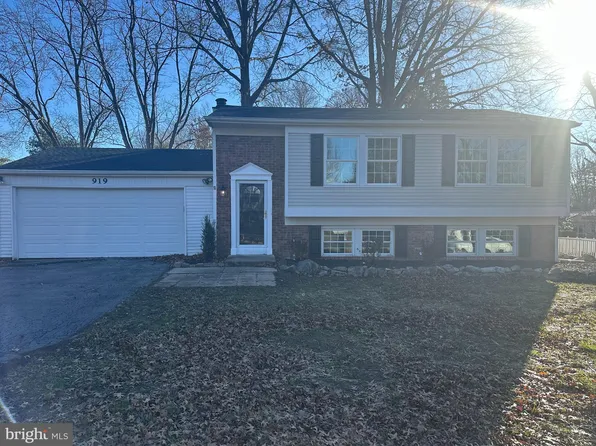 919 Derbyshire Ave, Mechanicsburg, PA 17055