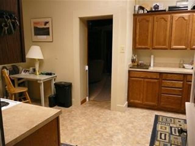 2nd image of 421 Oak St