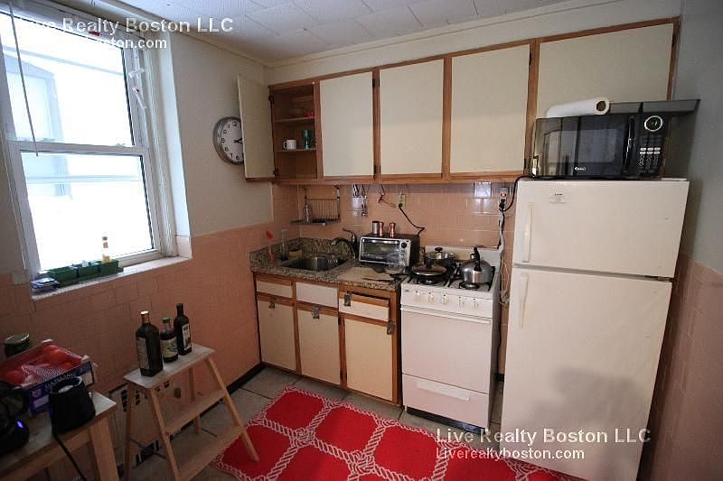 2nd image of 107 Gordon St APT 16F