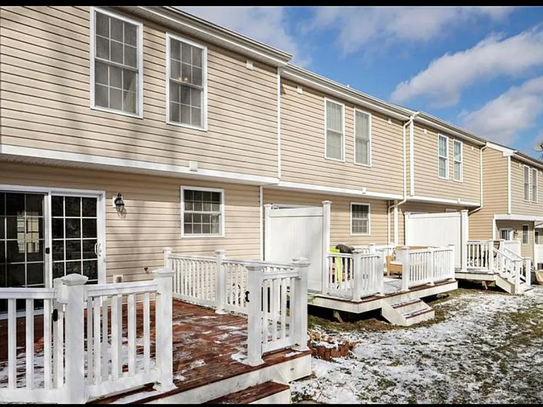 225 Persimmon Ln — Photo 13