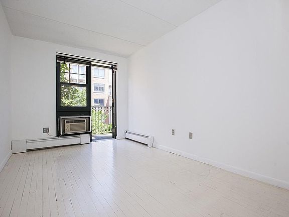 4th image of 383 E 10th St APT A4