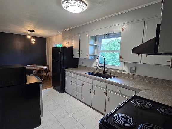 4th image of 1540 Oakwood St