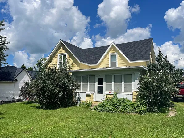 205 E State St, Toledo, IA 52342