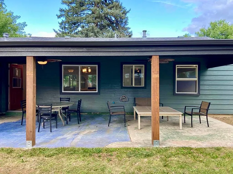 2959 S Elm St — Photo 11