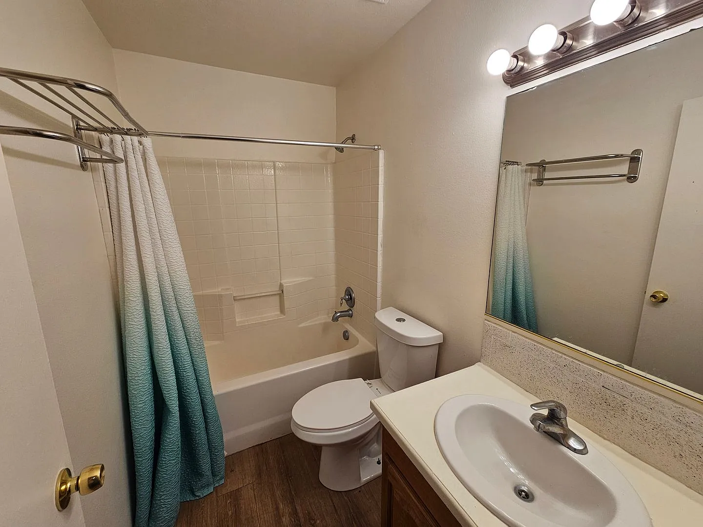3216 E 4th Ave — Photo 4