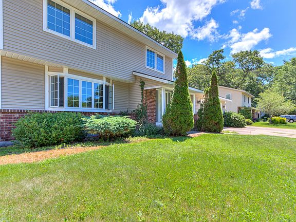 4th image of 1114 Greenbriar Dr