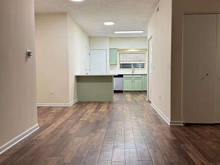 5049 N Northwest Hwy #401 — Photo 6