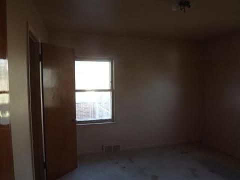 4th image of 17910 Maine St