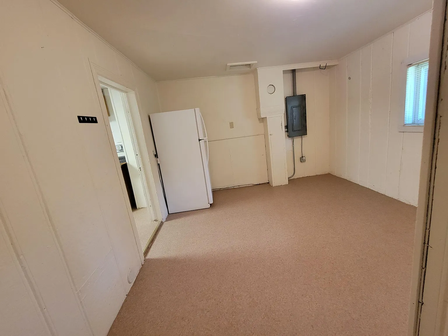 5 bed, 2.5 bath, 1600 sqft, $1,095 — Photo 4
