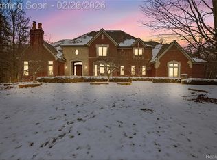 2023 Dean Dr, Washington, MI 48094