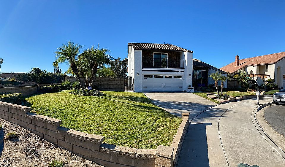 No neighbors, views of water