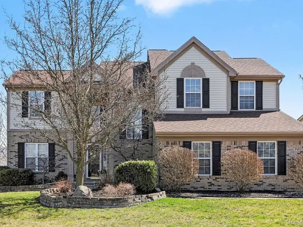 13805 Pond Bluff Dr, Belleville, MI 48111