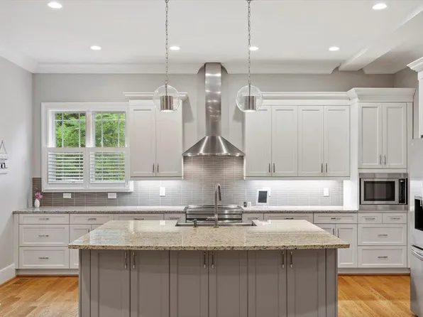 1103 Roosevelt Dr, Chapel Hill, NC 27514