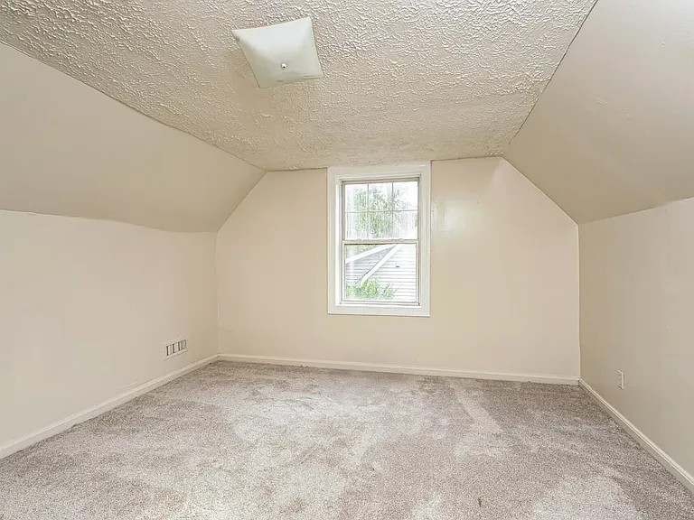 1103 Louise Rd — Photo 7