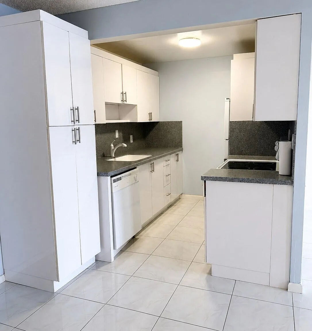 1 bed, 1.5 bath, 738 sqft, $1,600 — Photo 2