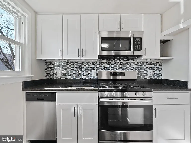 2569 Colebrooke Dr — Photo 1