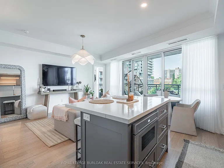 2060 Lakeshore Rd #304 — Photo 2