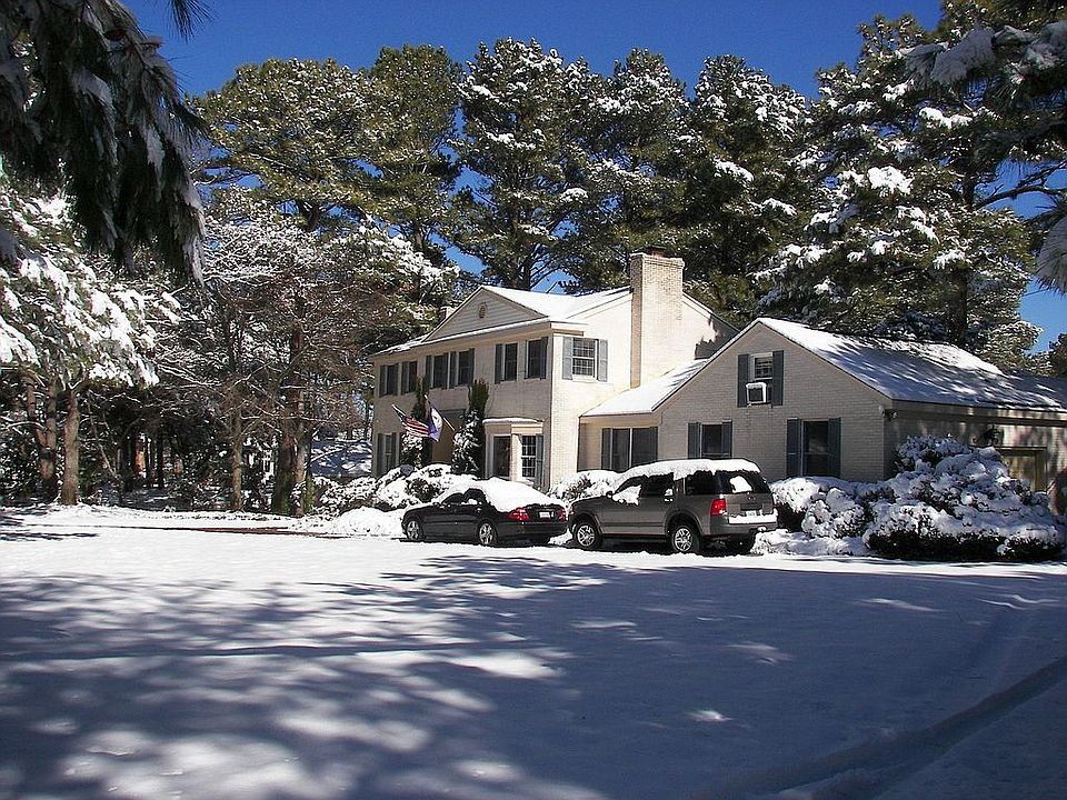 Front of 2437 Spindrift Rd