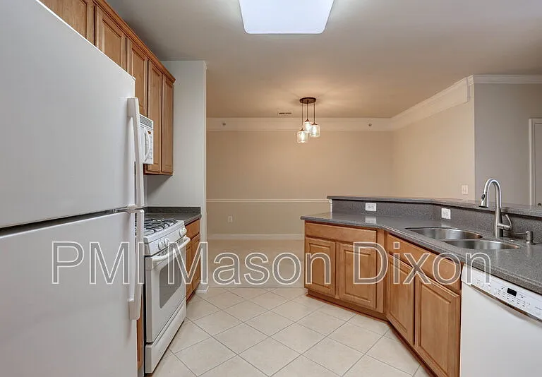 5801 Clipper Ln #404 — Photo 8