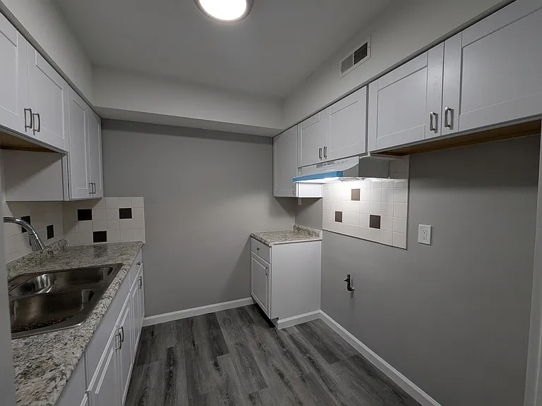 5100 Lee Rd #3 — Photo 5