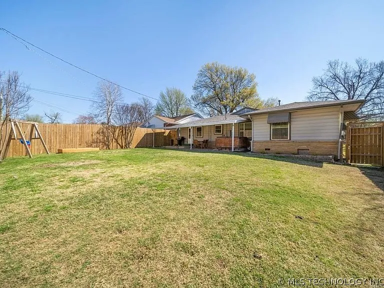 2426 S Louisville Ave — Photo 36