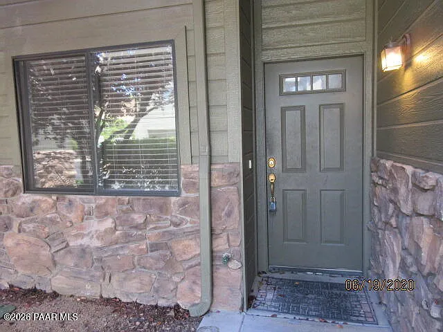 3 bed, 2.5 bath, 1385 sqft, $1,744 — Photo 3