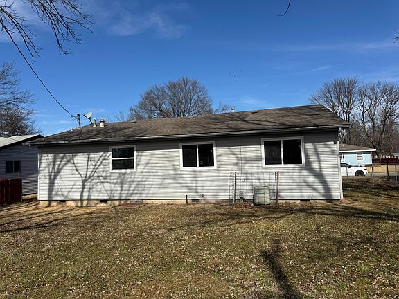 2nd image of 215 Sunset Dr