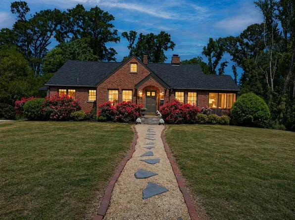 207 Melrose Ter, Greenwood, SC 29649