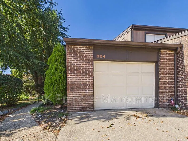 2 bed, 1.5 bath, 1148 sqft, $1,250 — Photo 2