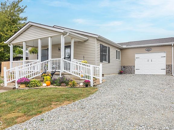 4th image of 1084 E Pleasant Dr