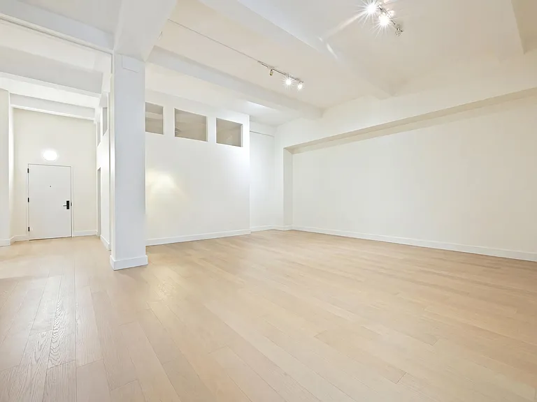 251 W 19th St #2C — Photo 12