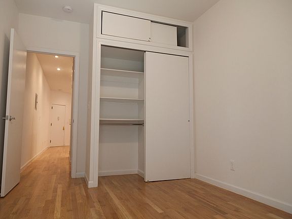 4th image of 219 E 77th St APT 4D