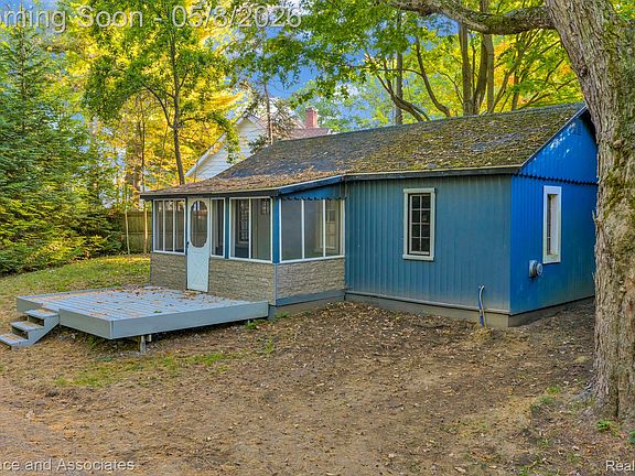 2nd image of 3941 Lakeshore Rd