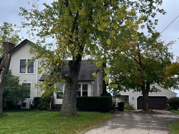 9700 Mohrle Rd, Fowlerville, MI 48836