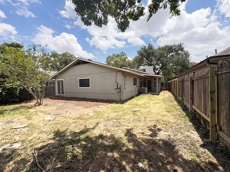 13004 Campos Dr — Photo 31