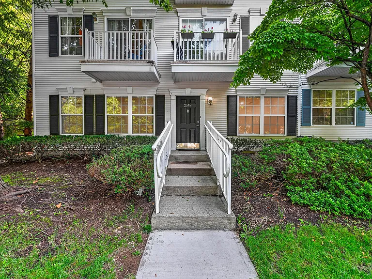 2148 Jordan Ct — Photo 2