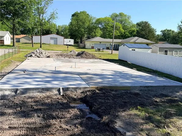 110 E South St, Arma, KS 66712