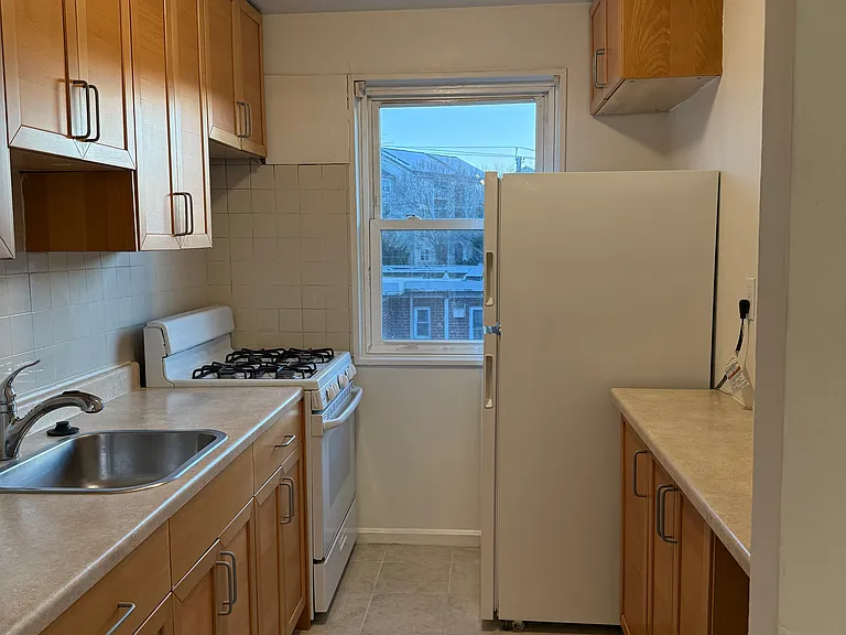 2311 Altamont Pl SE #203 — Photo 8