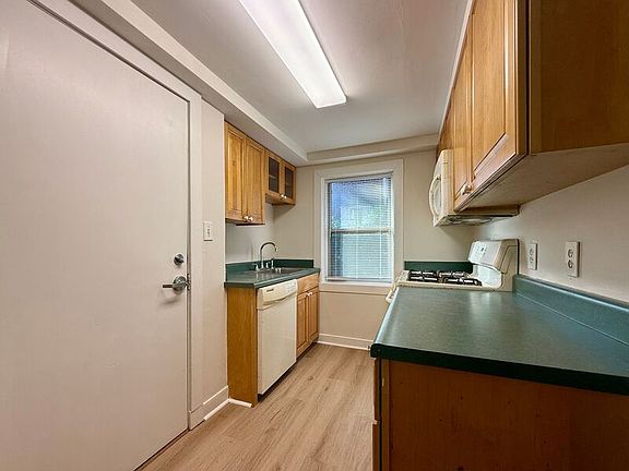5th image of 1400 Kenmore Ave APT E2